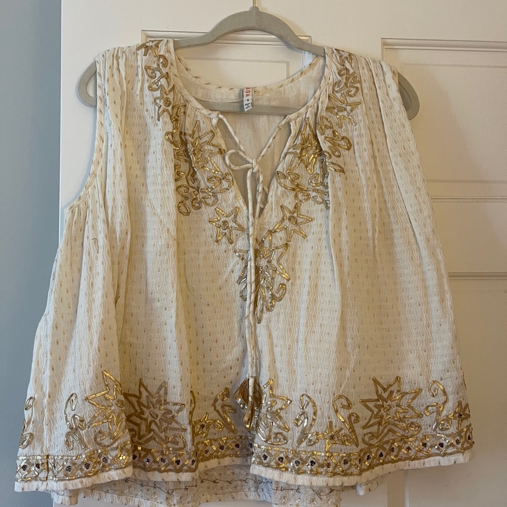 Tank top with gold detail